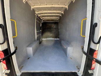 Volkswagen Crafter AUTO MWB L2H2 High Roof Trendline 35 Sensors EURO 6