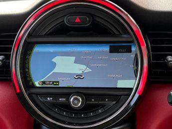 Mini Hatch Cooper 1.5 Automatic Chili / Media XL 3 door - SAT NAV - CONNECT