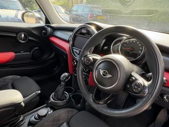 Mini Hatch Cooper 1.5 Automatic Chili / Media XL 3 door - SAT NAV - CONNECT