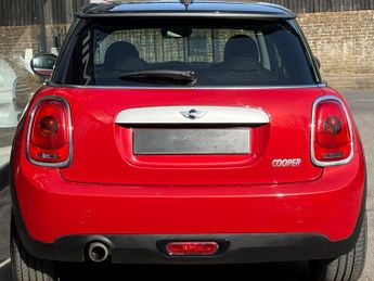 Mini Hatch Cooper 1.5 Automatic Chili / Media XL 3 door - SAT NAV - CONNECT