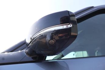 Land Rover Discovery R-DYNAMIC SE MHEV WITH GENUINE REAR SEAT CONVERSION STYLED BY SE