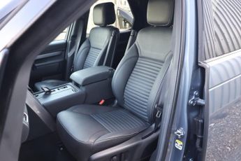 Land Rover Discovery R-DYNAMIC SE MHEV WITH GENUINE REAR SEAT CONVERSION STYLED BY SE