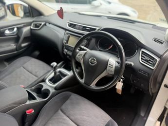 Nissan Qashqai 1.2 DIG-T Acenta SUV 5dr Petrol Manual 2WD