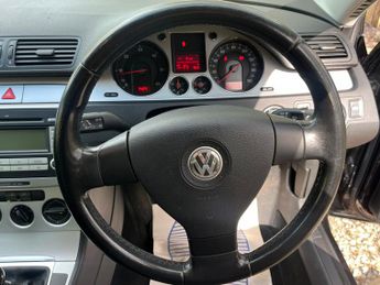 Volkswagen Passat 2.0 TDI SE SALOON 6 SPEED MANUAL.