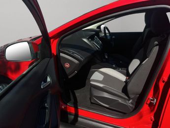 Ford Focus 1.6 Zetec Powershift Euro 5 5dr