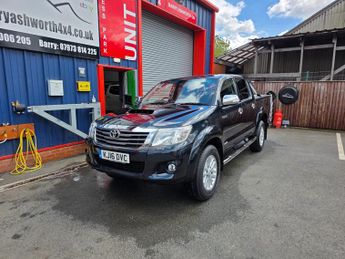 Toyota Hi Lux INVINCIBLE 4X4 D-4D DCB Auto