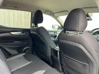 Nissan Qashqai 1.6 dCi N-Connecta SUV 5dr Diesel XTRON Euro 6 (s/s) (130 ps)