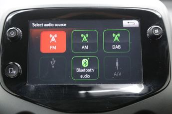 Toyota Aygo 1.0 VVT-i x-clusiv x-shift Euro 6 5dr (Safety Sense)
