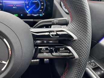 Mercedes-Benz EQA EQA 300 4Matic AMG Line Premium Plus Auto Electric 66 KWH PAN RO