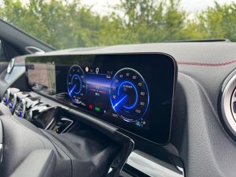 Mercedes-Benz EQA EQA 300 4Matic AMG Line Premium Plus Auto Electric 66 KWH PAN RO
