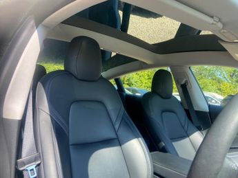 Tesla Model 3 Standard Range Plus Auto RWD 4dr