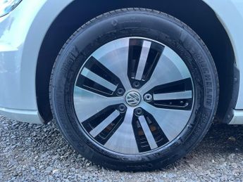 Volkswagen Golf E-GOLF
