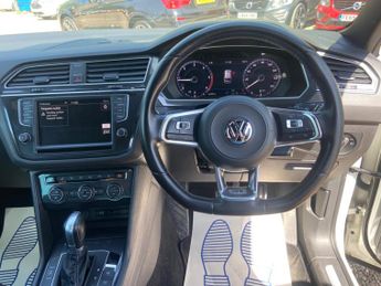 Volkswagen Tiguan 2.0 TDI BlueMotion Tech R-Line DSG 4Motion Euro 6 (s/s) 5dr