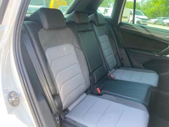Volkswagen Tiguan 2.0 TDI BlueMotion Tech R-Line DSG 4Motion Euro 6 (s/s) 5dr