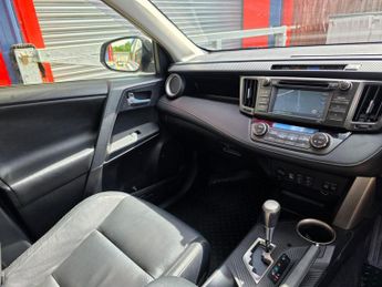 Toyota Rav 4 VVT-I INVINCIBLE Auto