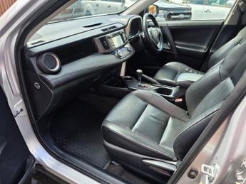 Toyota Rav 4 VVT-I INVINCIBLE Auto