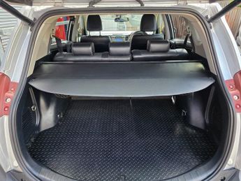 Toyota Rav 4 VVT-I INVINCIBLE Auto