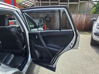 Toyota Rav 4 VVT-I INVINCIBLE Auto