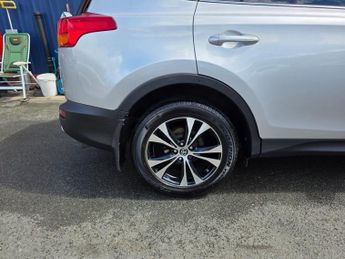 Toyota Rav 4 VVT-I INVINCIBLE Auto