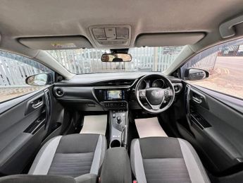 Toyota Auris VVTI BUSINESS EDITION TOURING SPORTS TSS