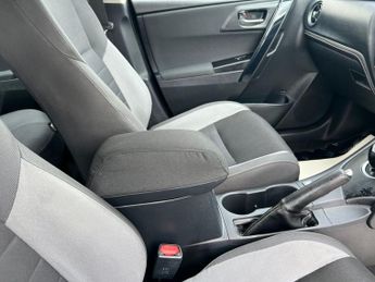 Toyota Auris VVTI BUSINESS EDITION TOURING SPORTS TSS