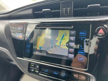 Toyota Auris VVTI BUSINESS EDITION TOURING SPORTS TSS
