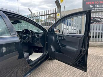 Toyota Auris VVTI BUSINESS EDITION TOURING SPORTS TSS