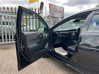 Toyota Auris VVTI BUSINESS EDITION TOURING SPORTS TSS