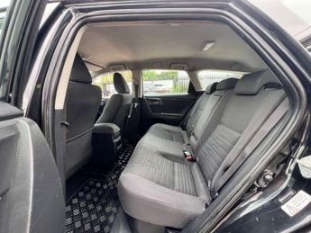 Toyota Auris VVTI BUSINESS EDITION TOURING SPORTS TSS
