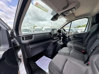 Renault Trafic Crew Cab AUTO LWB L2H1 Low Roof Sport LI30 Air Con Nav EURO 6