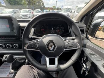Renault Trafic Crew Cab AUTO LWB L2H1 Low Roof Sport LI30 Air Con Nav EURO 6