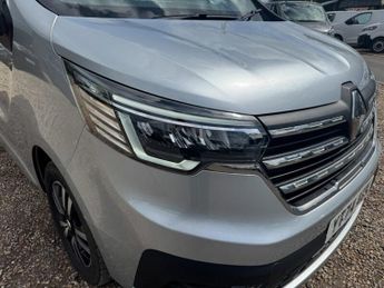 Renault Trafic Crew Cab AUTO LWB L2H1 Low Roof Sport LI30 Air Con Nav EURO 6