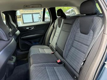 Volvo V60 B3 MOMENTUM MHEV