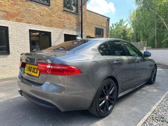 Jaguar XE D R-SPORT