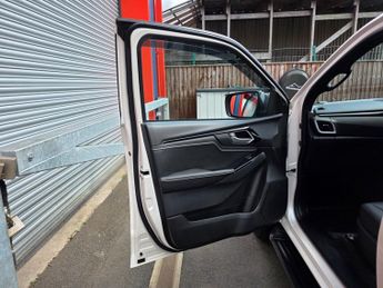 Isuzu D-Max V-CROSS DCB AUTO