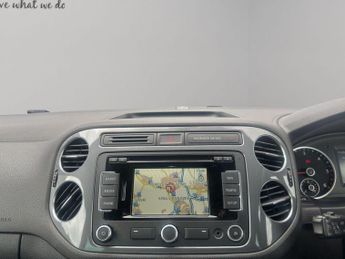 Volkswagen Tiguan 2.0 TDI BlueMotion Tech R-Line DSG 4WD Euro 5 (s/s) 5dr (Nav)