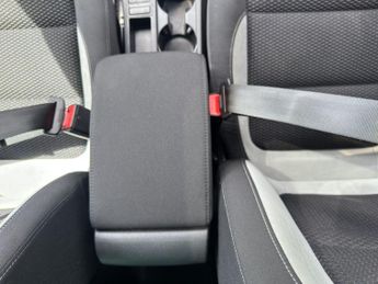Volkswagen Tiguan 2.0 TDI BlueMotion Tech R-Line DSG 4WD Euro 5 (s/s) 5dr (Nav)