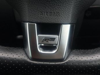Volkswagen Tiguan 2.0 TDI BlueMotion Tech R-Line DSG 4WD Euro 5 (s/s) 5dr (Nav)