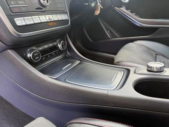 Mercedes-Benz GLA 2.1 GLA220d AMG Line (Premium Plus) 7G-DCT 4MATIC Euro 6 (s/s) 5