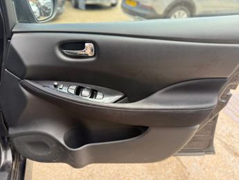 Nissan LEAF 39kWh N-Connecta Hatchback 5dr Electric Auto