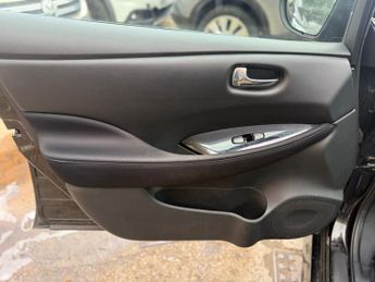 Nissan LEAF 39kWh N-Connecta Hatchback 5dr Electric Auto