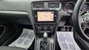 Volkswagen Golf SE NAVIGATION TSI EVO DSG