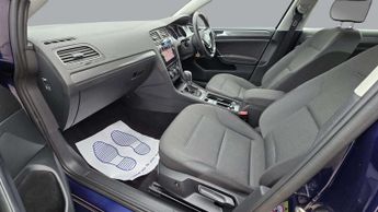 Volkswagen Golf SE NAVIGATION TSI EVO DSG