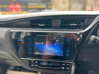 Toyota Auris VVT-I ICON TOURING SPORTS TSS