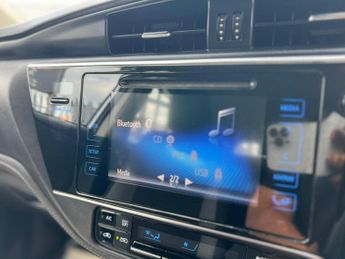 Toyota Auris VVT-I ICON TOURING SPORTS TSS