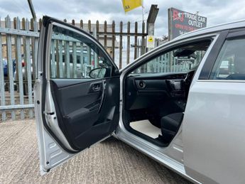 Toyota Auris VVT-I ICON TOURING SPORTS TSS