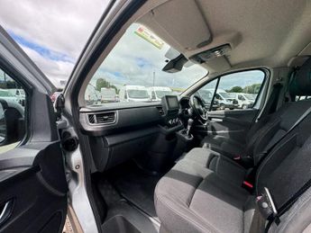 Renault Trafic Crew Cab AUTO LWB L2H1 Low Roof Sport LL30 Air Con Alloys Sensor