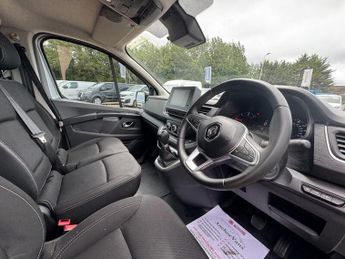 Renault Trafic Crew Cab AUTO LWB L2H1 Low Roof Sport LL30 Air Con Alloys Sensor