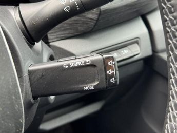 Renault Trafic Crew Cab AUTO LWB L2H1 Low Roof Sport LL30 Air Con Alloys Sensor
