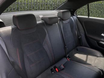 Mercedes-Benz A Class 2.0 A250 AMG Line 7G-DCT Euro 6 (s/s) 4dr